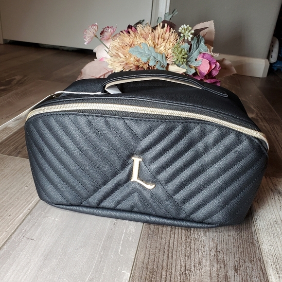 NWT Primark Black Cosmetic Bag with Quilted Texture and Gold Hardware Letter "L" - Picture 1 of 16